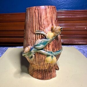 Vintage Majolica Tree Bark Vase/planter With Applied Frogs And Leaves- Unmarked